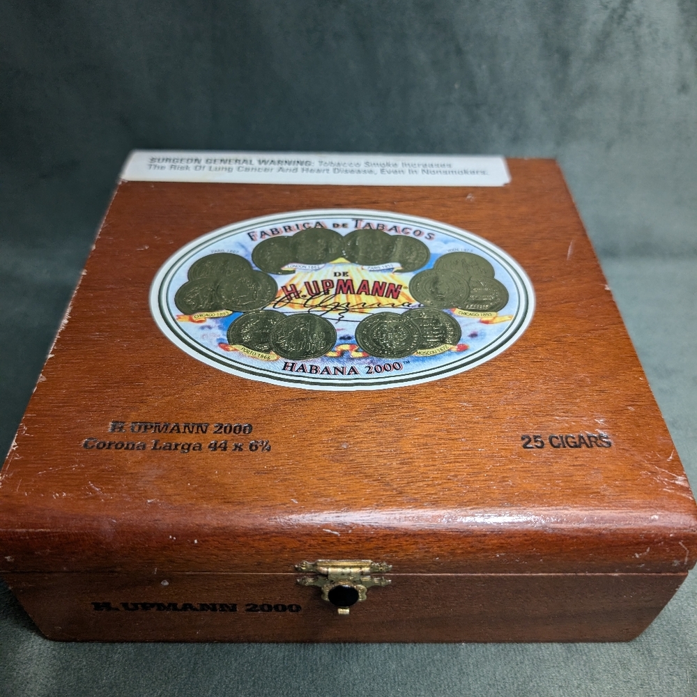 Vintage  H Upmann 2000 Handmade wooden cigar box From The Dominican Republic
